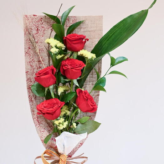 Bouquet of 5 Sant Jordi roses