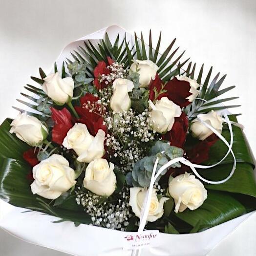 Bouquets of 12 white roses