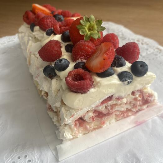Brazo de merengue con frutos rojos