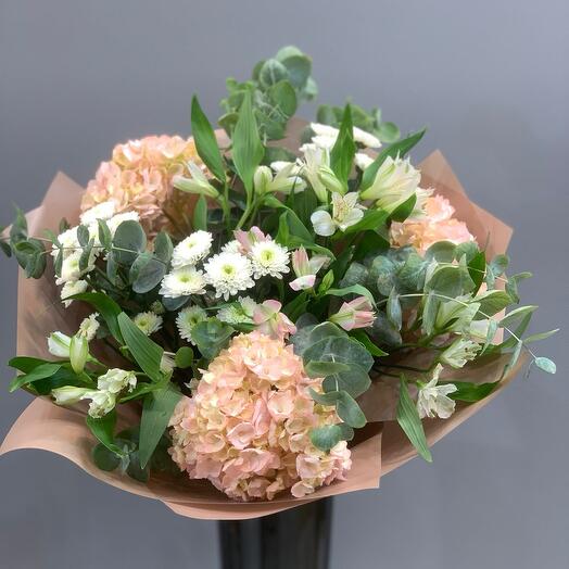 Ramo variado con hortensia