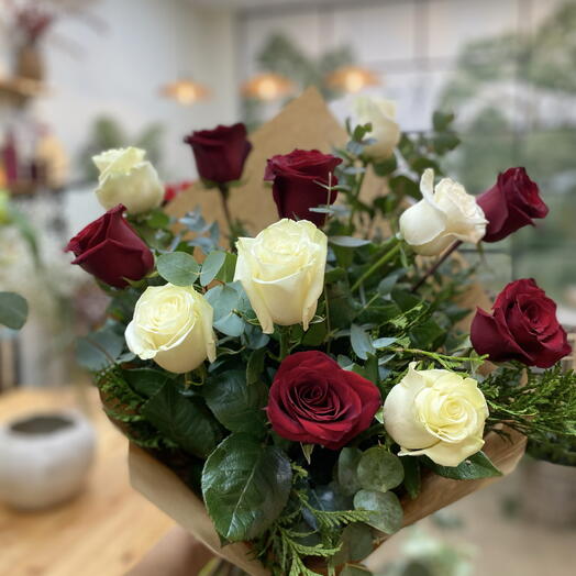 12 Premium Mixed Roses