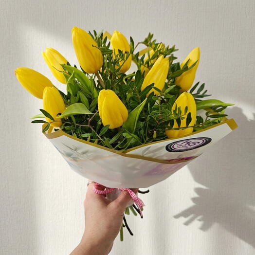 Ramo de tulipanes amarillos