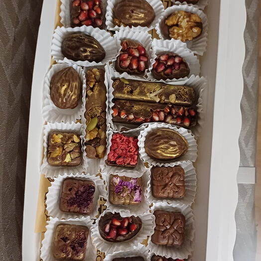 🍫 Gourmet Box of Artisanal Chocolates – Special Easter Edition
Surprise