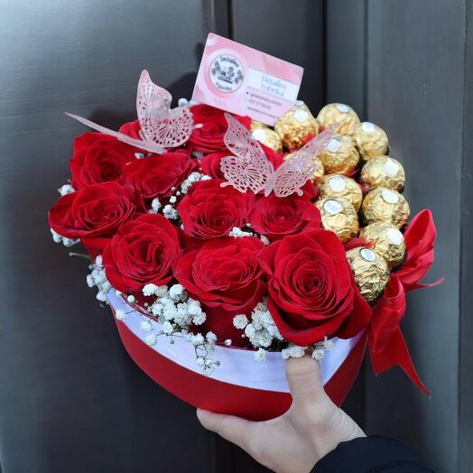 Caja Corazon con Rosas Rojas y Ferrero Rocher