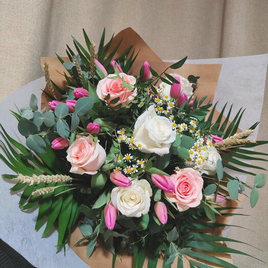 Bouquet of roses and tulips | Bouquet of roses with tulips and daisies