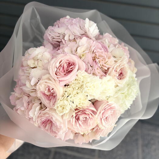 Rosas y hortensias