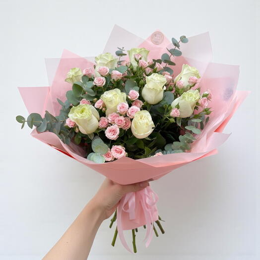 Joli bouquet de 14 roses