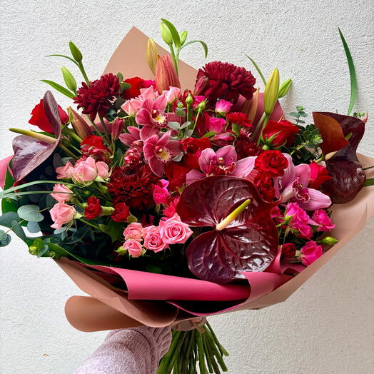 XL ramo amor en plena floración- majestuosas rosas rojo intenso, orquídeas, anturio, romántico