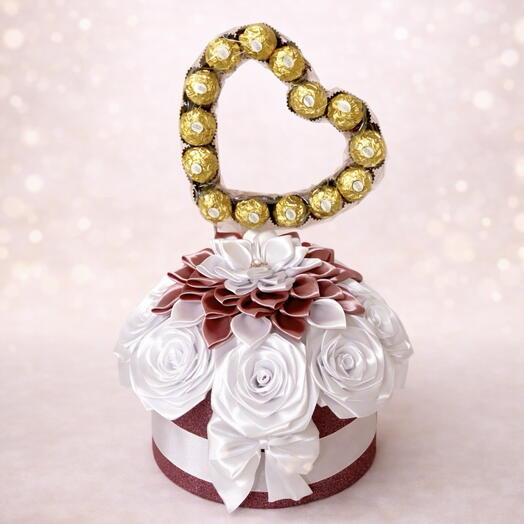 Caja de regalo premium con rosas eternas blancas