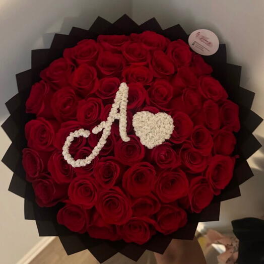 Ramo de rosas rojas  con inicial