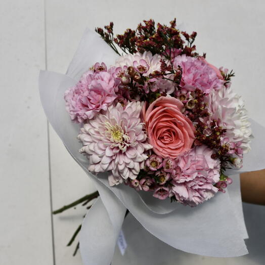 Ramo de crisantemo y rosas ARAIK GALSTYAN