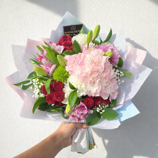 Verano Di Mamma: Ramo con Hortensia, Lirios, Santini y Alstroemerias