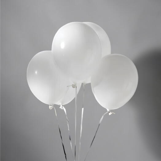 5 globos blancos