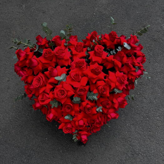 Centro de Rosas Rojas en Forma de Corazon
