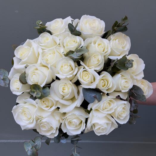 25 White Roses