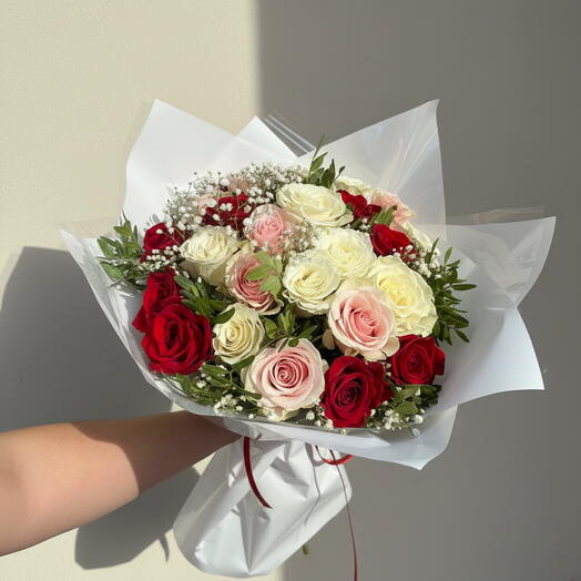 Ramo de 24 rosas tricolor