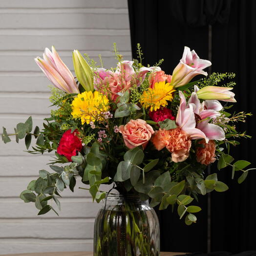 Ramo de rosas lilium y gerberas amarillas - triunfo