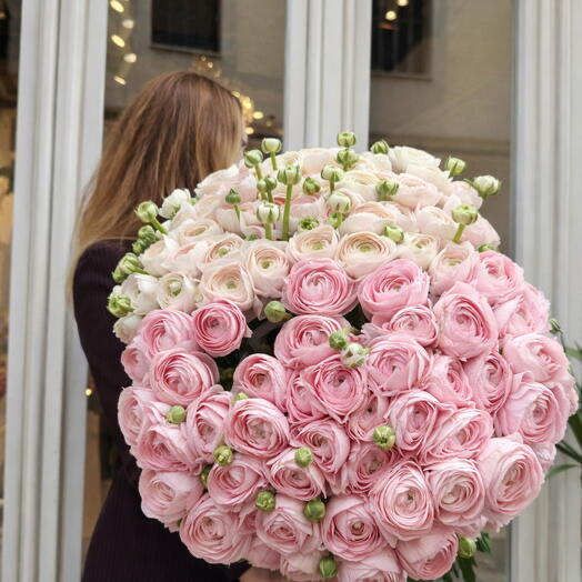 101 Ranunculos Hanoi en cesta