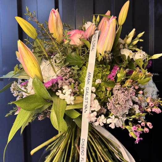 Signature Romantic Bouquet ARAIK GALSTYAN