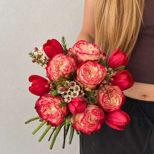 Pasión Roja - Ramo de Tulipanes y Rosas