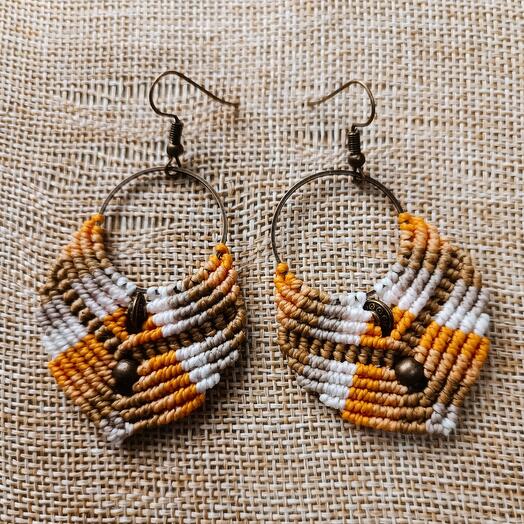 Pendientes amarillos micromacrame