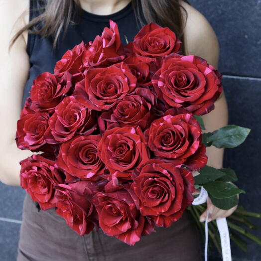 Ramo de 17 Rosas Red Panter
