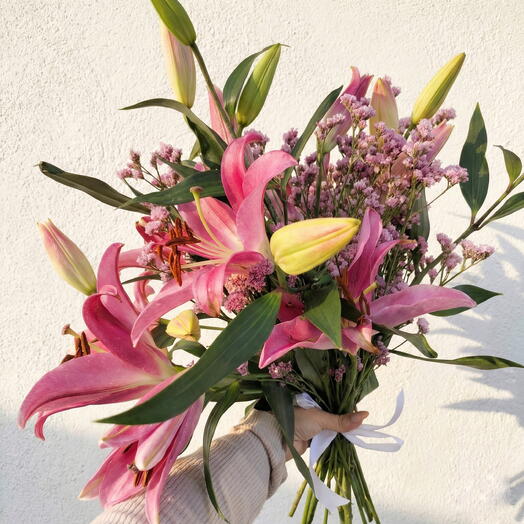 Букет ориентальных лилий