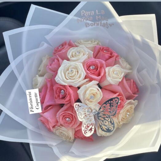 Ramo derosas blancas y rosas