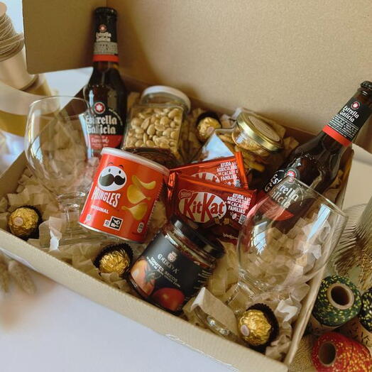 CHILLAX 2 – Caja de regalo con cervezas Estrella Galicia, snacks gourmet y dulces premium