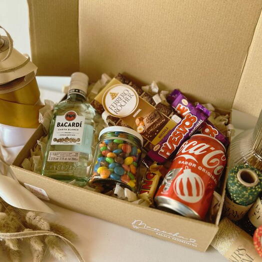 FIESTA 3 – Caja Regalo con Ron Bacardi, Coca-Cola y Chocolates Premium