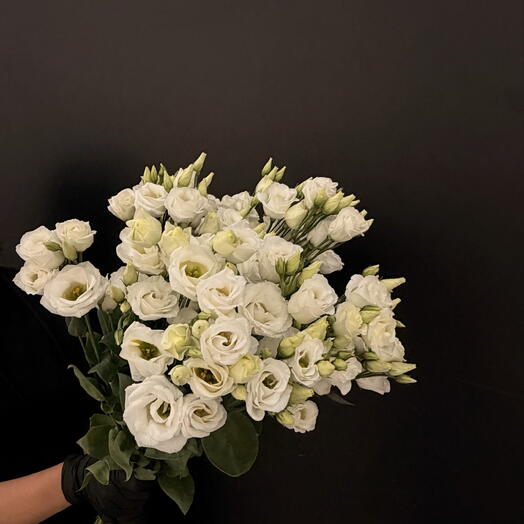 Ramo con lisianthus