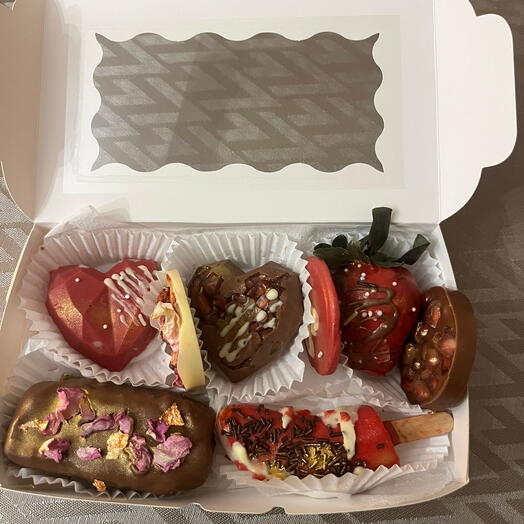 Caja de dulces artesanales con chocolate belga San Valentin