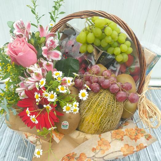 Корзина фруктов и цветов Алегрия