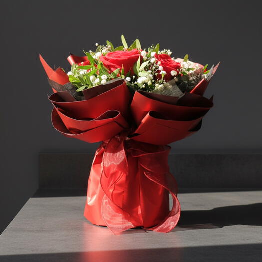 Ramo Pasion Escarlata con Rosas Rojas Premium – Bouquet Elegante y Artesanal