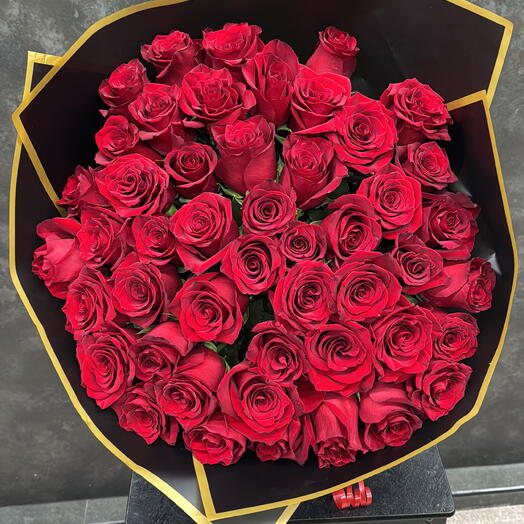 50 unidades de rosas rojas