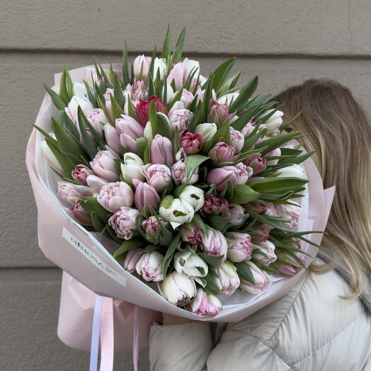 Ramo de 101 tulipanes peonía