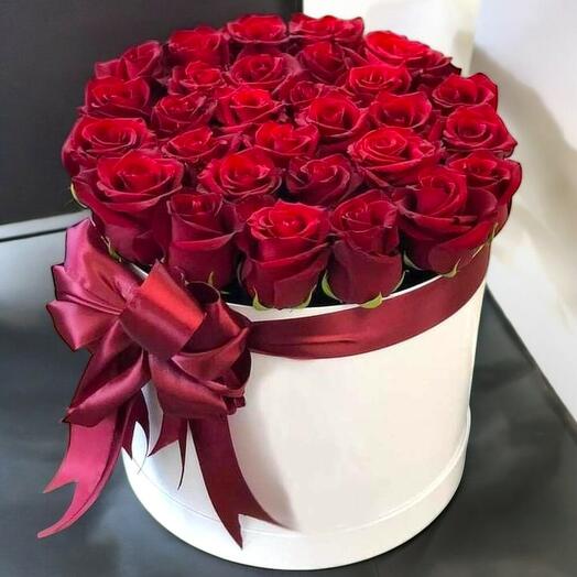 Cubo Elegante con 30 Rosas Rojas