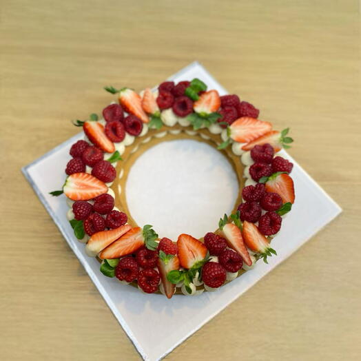 Tarta de miel(medovik abierto) con frutos rojos