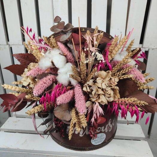 Sombrerera flor preservada con hortensia, algodon y trigo seco