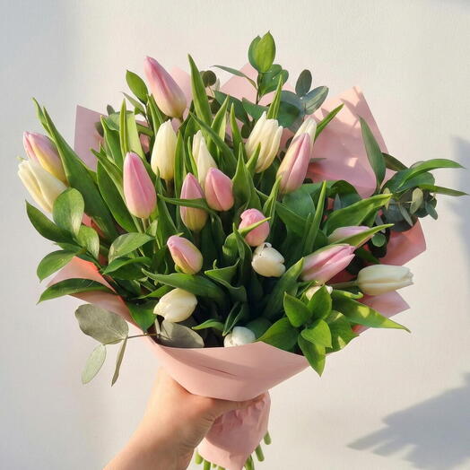 Bouquet of 20 pink and/or white tulips