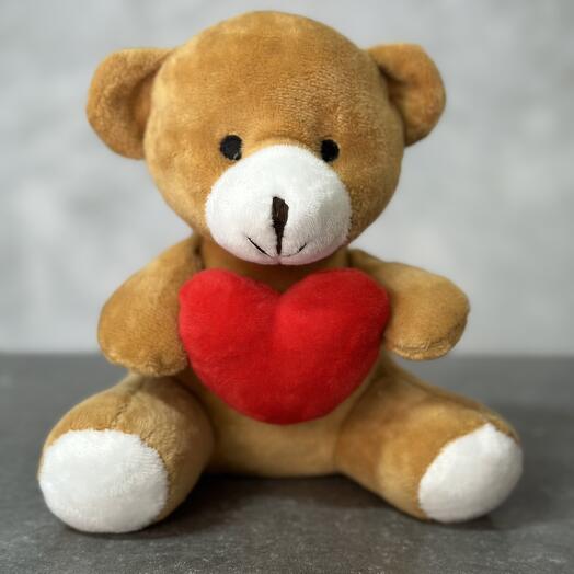 Oso con corazon rojo