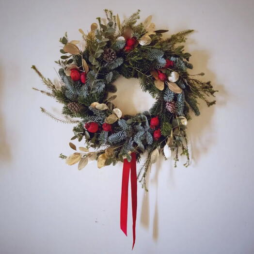 Fir Wreath with Little Red Apples — Christmas Spirit