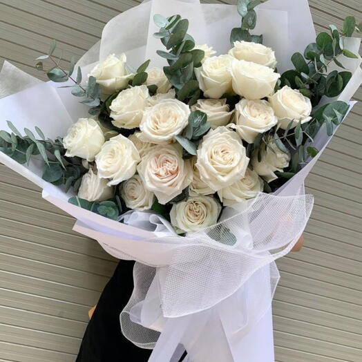 23 roses blanches