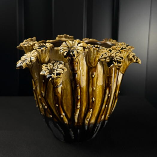 Maceta ceramica d20 flores adheridas crema-marron  de ARAIK GALSTYAN