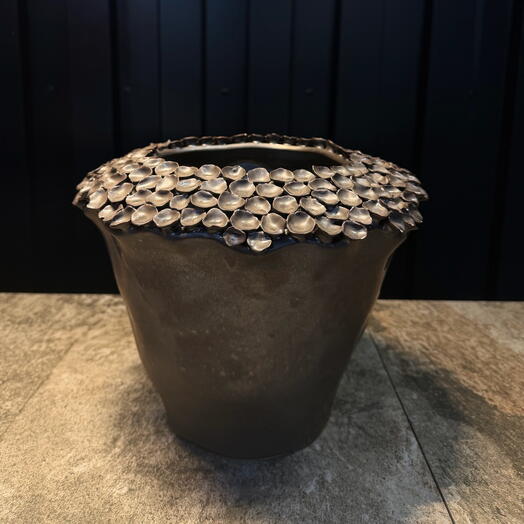 Maceta de cerámica para hortensias marrón oscuro