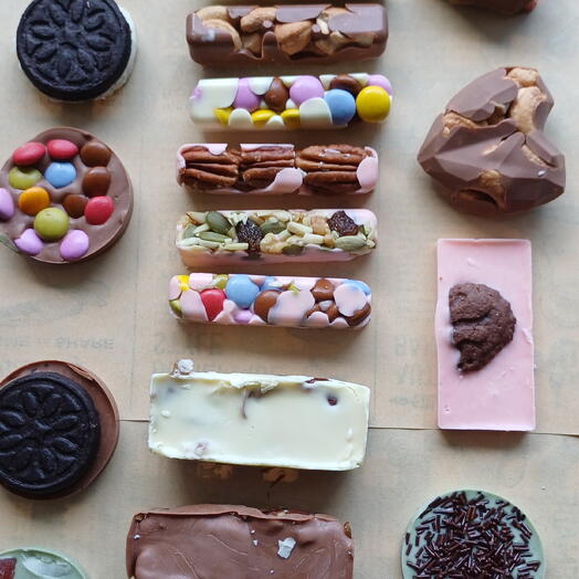 Caja de surtidos de dulces artesanales con chocolate belga