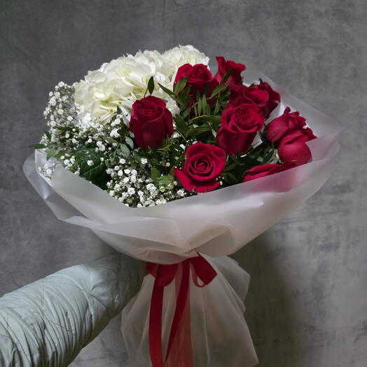 "Amorcito" /Ramo de hortensia y rosa roja