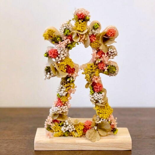 Virgen de Pilar con flor preservada