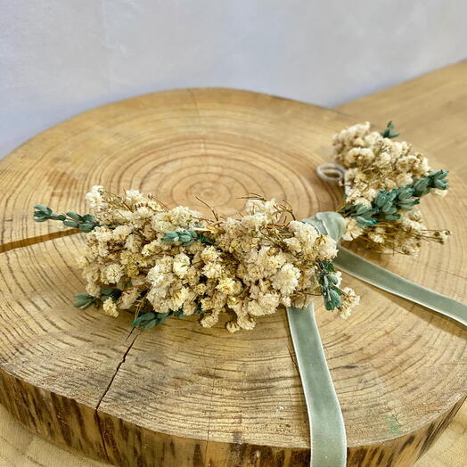 Бутоньєрка з сухої гіпсофіли та консервованої лаванди