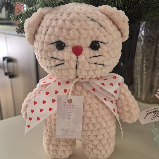 Peluche gatita con lacito en corazones